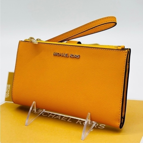 Michael Kors Large Double Zip Wallet Wristlet
Jasmine Yellow - Picture 2 of 9